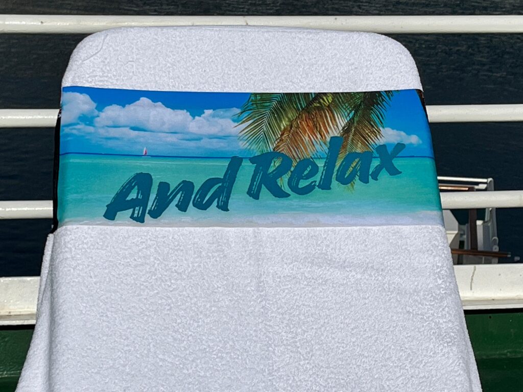 And Relax tcboo sun lounger band with beach and palm-tree design