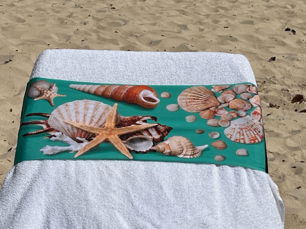 Seashells design on a reusable tcboo sun lounger band