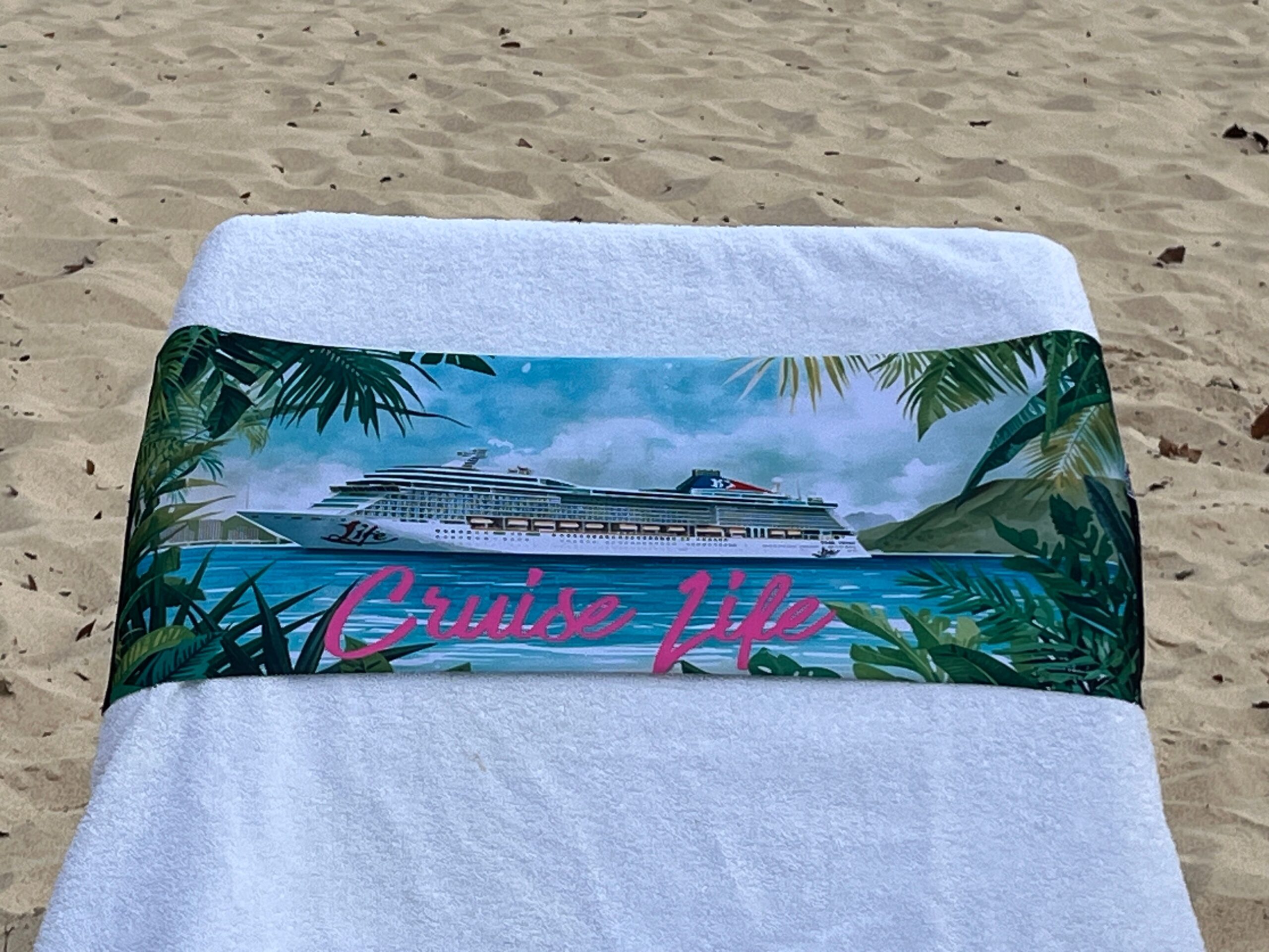 Cruise Life Island design on a reusable tcboo sun lounger band