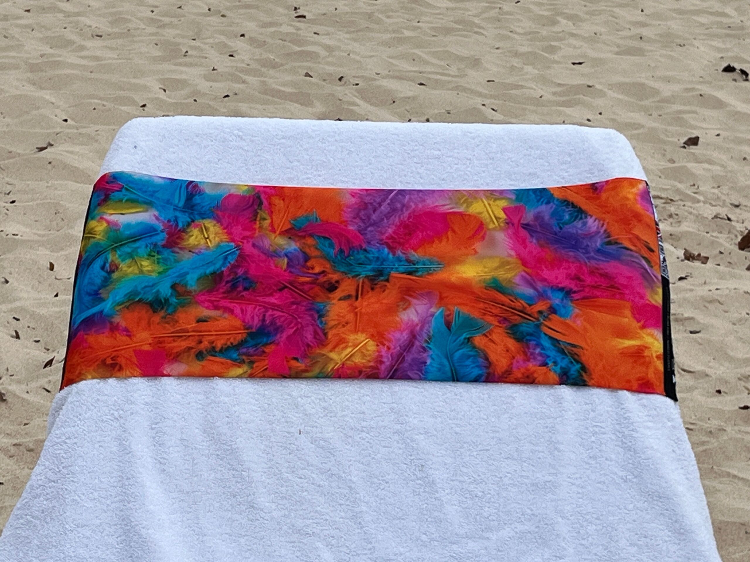 Feathered design on a reusable tcboo sun lounger band