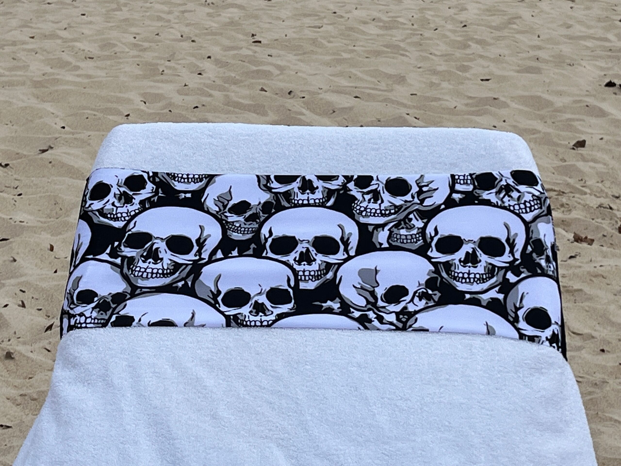 Death design on a reusable tcboo sun lounger band