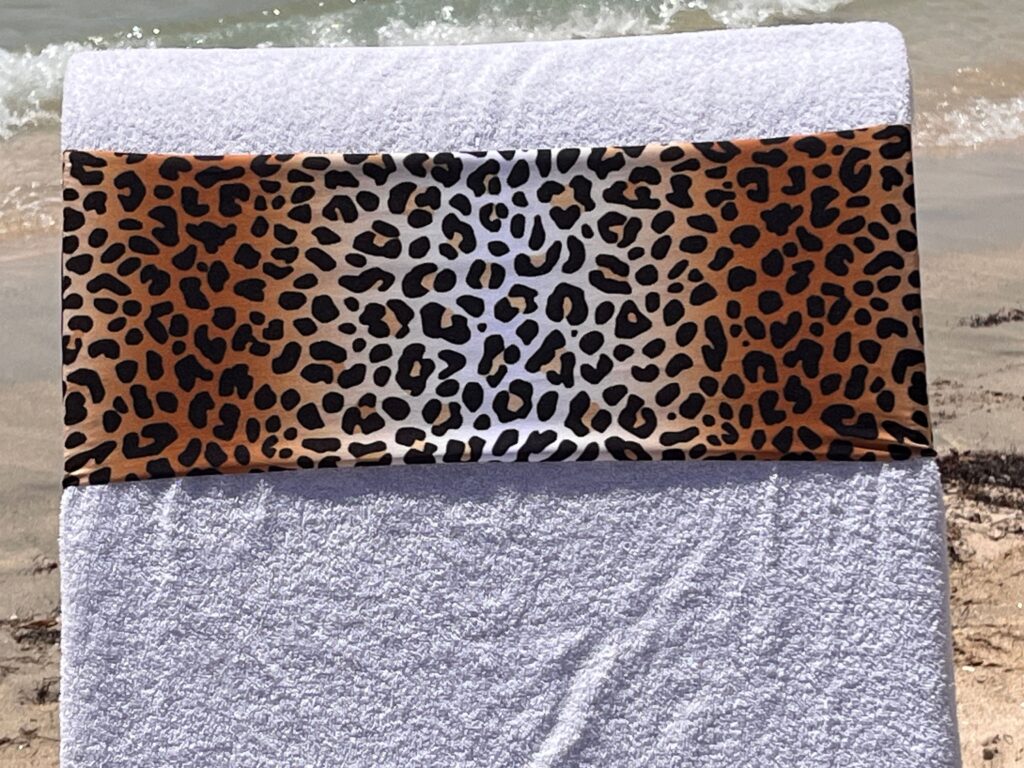 Leopard print design on a reusable tcboo sun lounger band