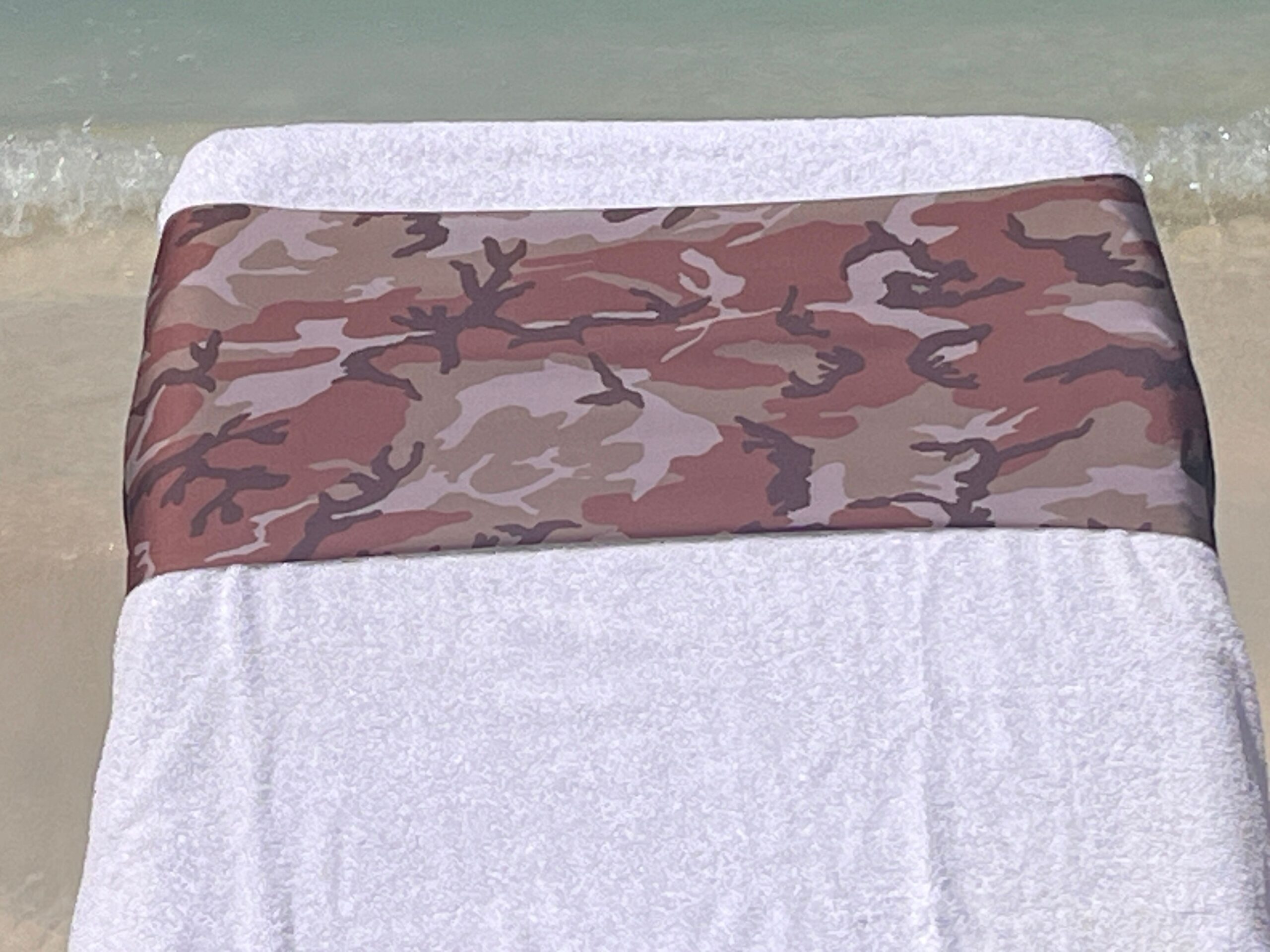 Camo design on a reusable tcboo sun lounger band